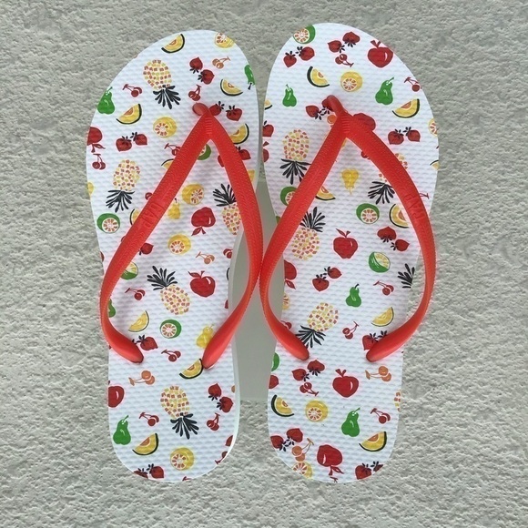 NEW! GAP White & Red Fruit Bowl Flip Flops Beach Sandals Unisex Cruise Swim Pool - Picture 4 of 16